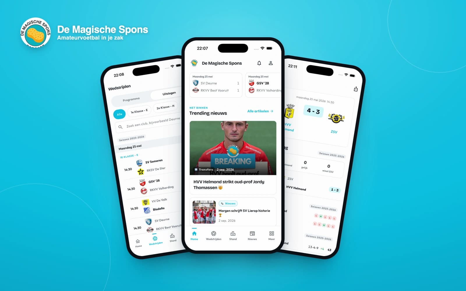 De app van De Magische Spons op drie telefoons met het nieuws, de uitslagen en een wedstrijd